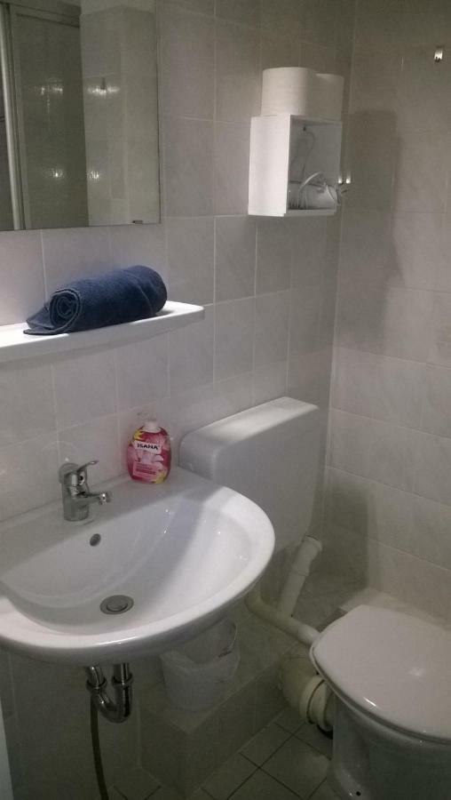 Rooming24, Kleine Pension リューベック エクステリア 写真